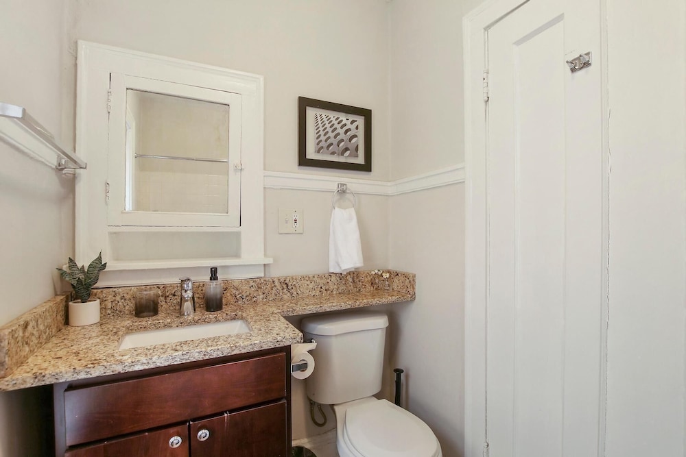 Homey 1BR - Eastwood 2S