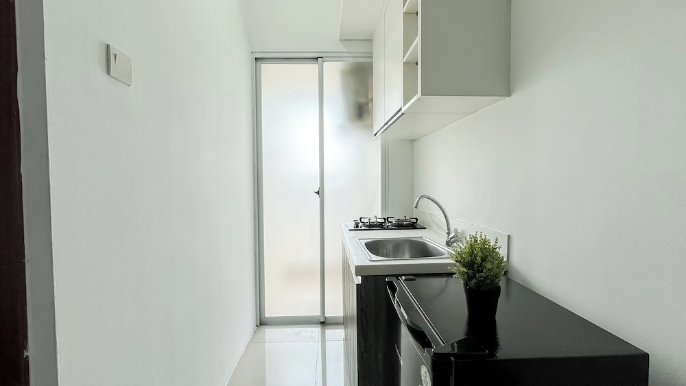Minimalist Look 1Br At Apartment Vittoria Residence