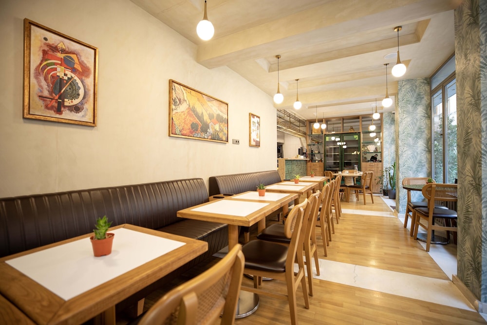 21 Rooms Hotel - Image 8