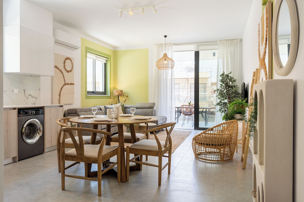 Solenne Stylish 2-BR Apt in Larnaca