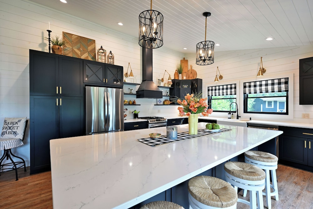 Modern Lakehouse Retreat on Lake Namakagon With Private Hot Tub