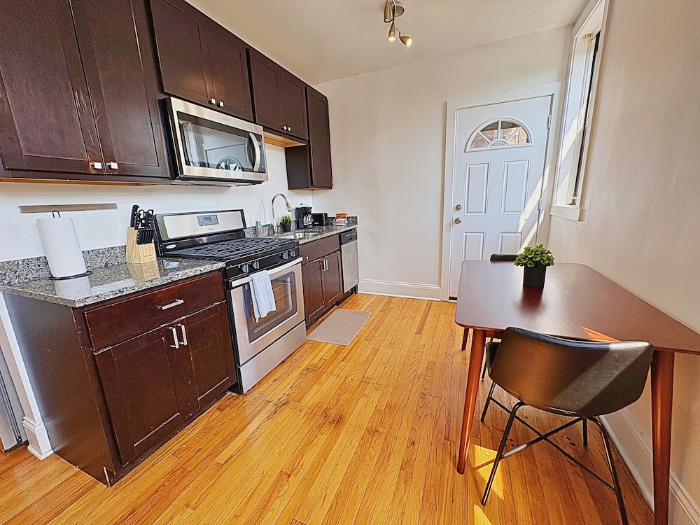Furnished 1BR - Woodlawn 2W