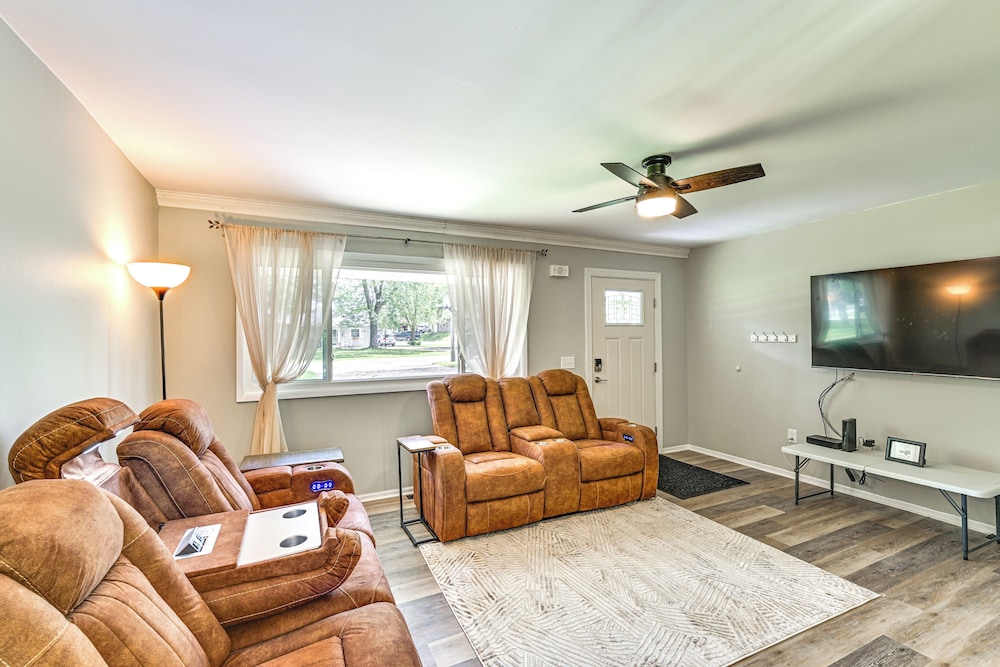 2 Mi to Dtwn: Family Home in Warsaw!