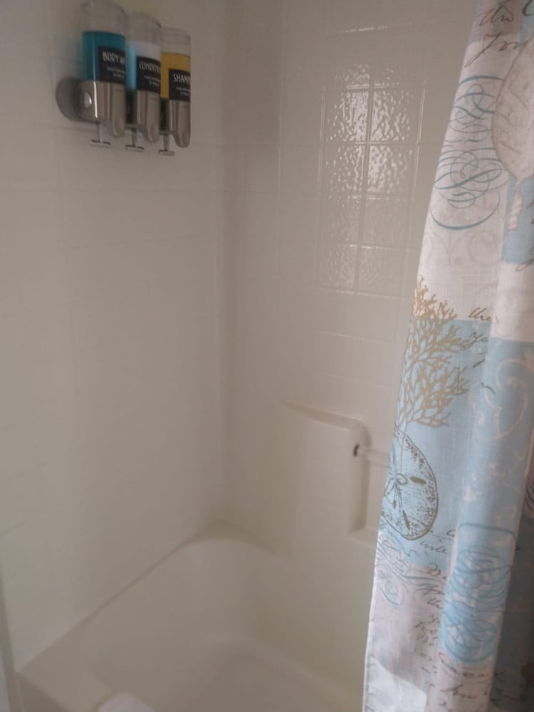 Ocean Front Cabin 11 w Jacuzzi Superb Views