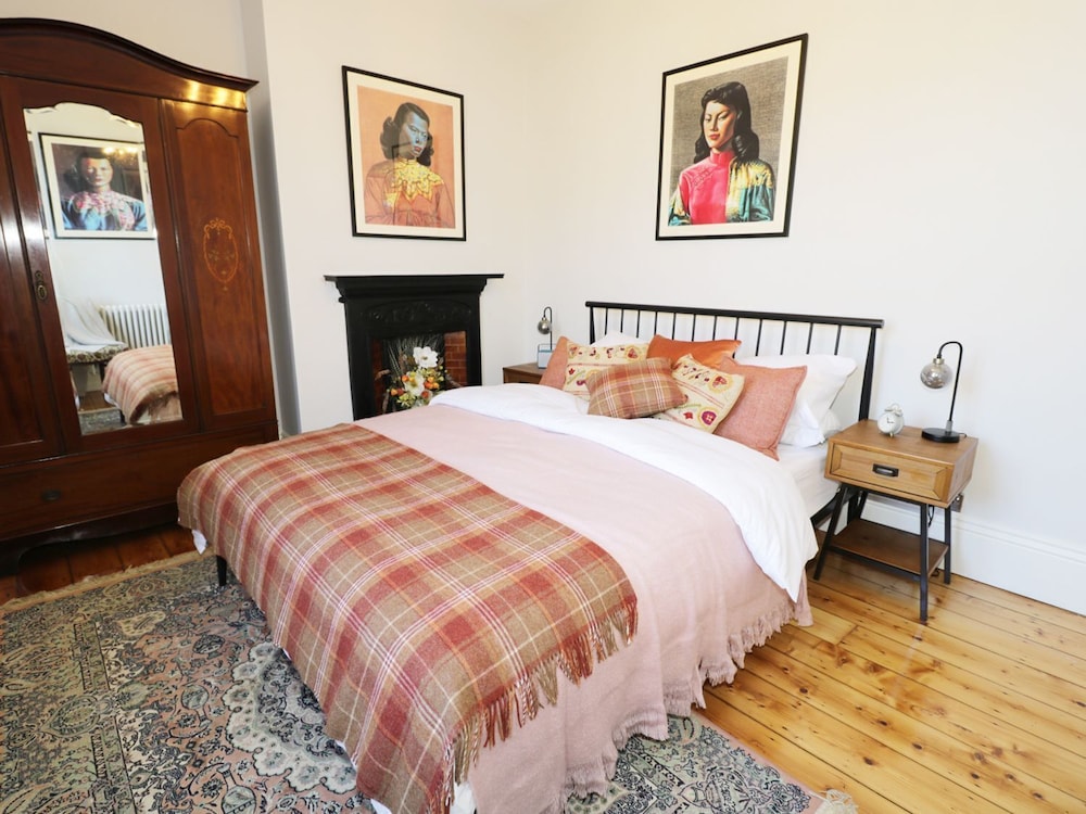 Laburnum Cottage view 3