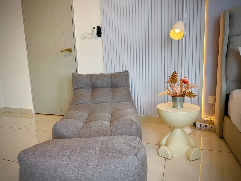 ICC Luxury Suites By Grab A Stay