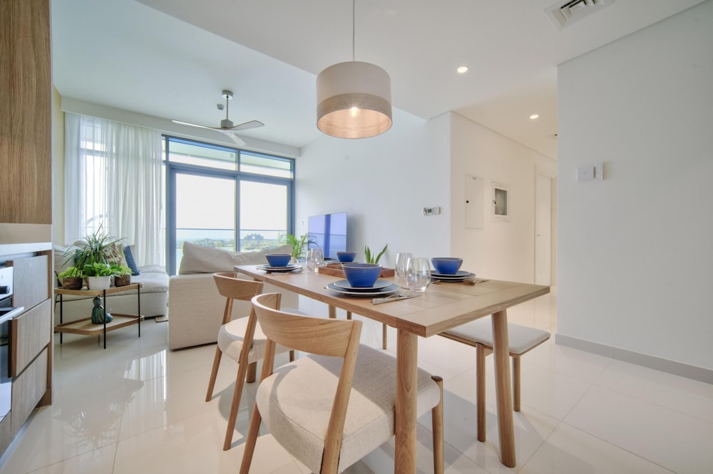 Luxury Sea View Living on Emaar Beachfront