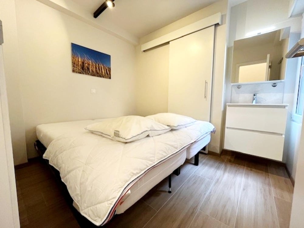 Apartment in Wenduine With Stunning Sea Views