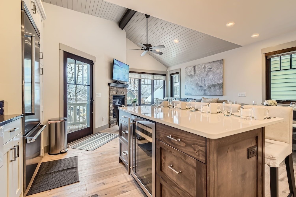 916 Empire Skiers Secret 4 Bedroom Home