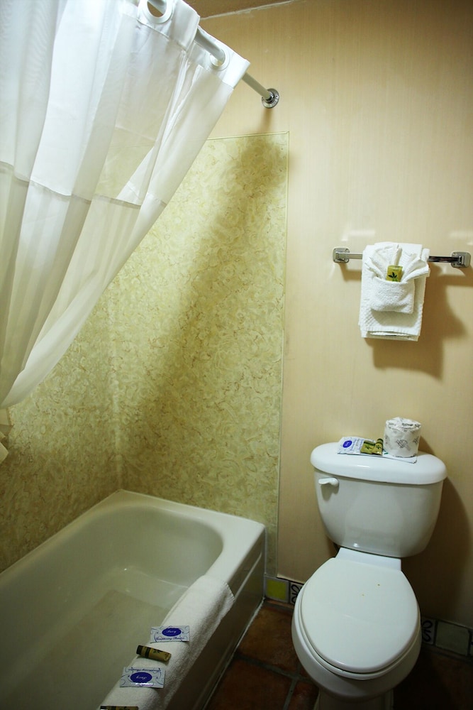 Baker City Vacations - Eldorado Inn Baker City - Property Image 2