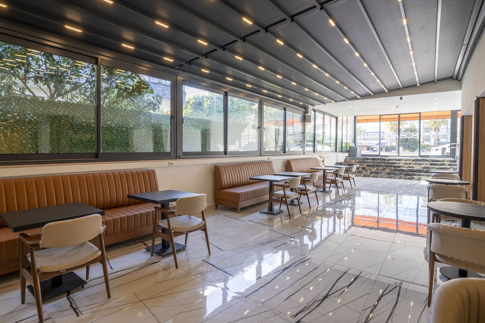 IRENIC HOTEL