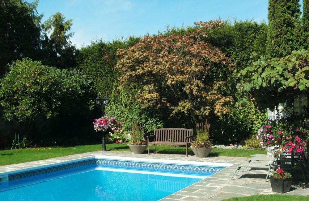 The Stone Hedge B&B