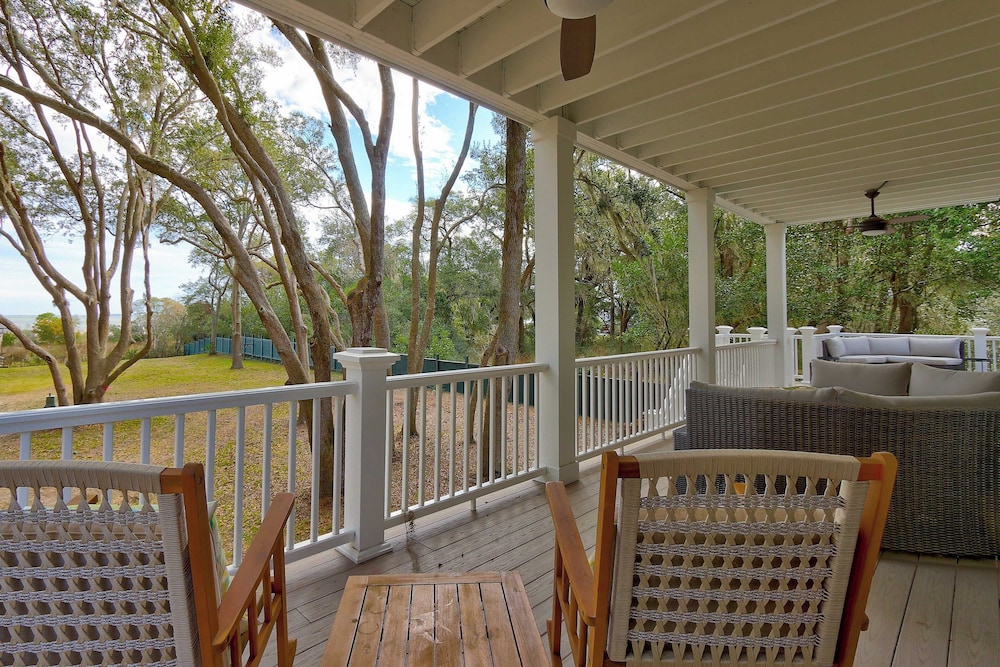 Beachside Boardwalk & Views Pool + Hot Tub 202 on the Sound