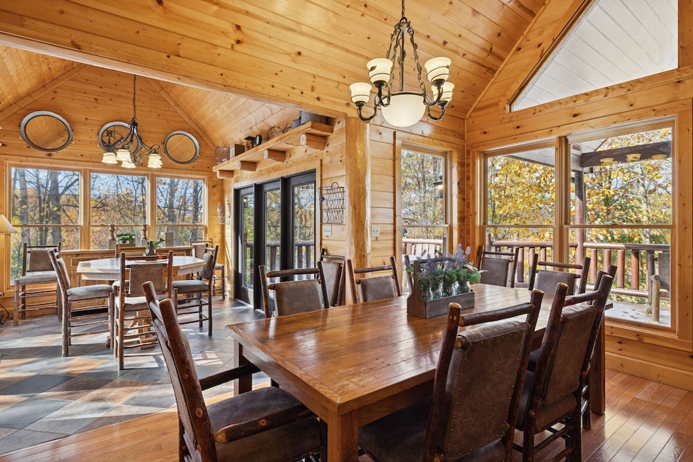 Pine Cone Cabin 4 Bedroom Cabin