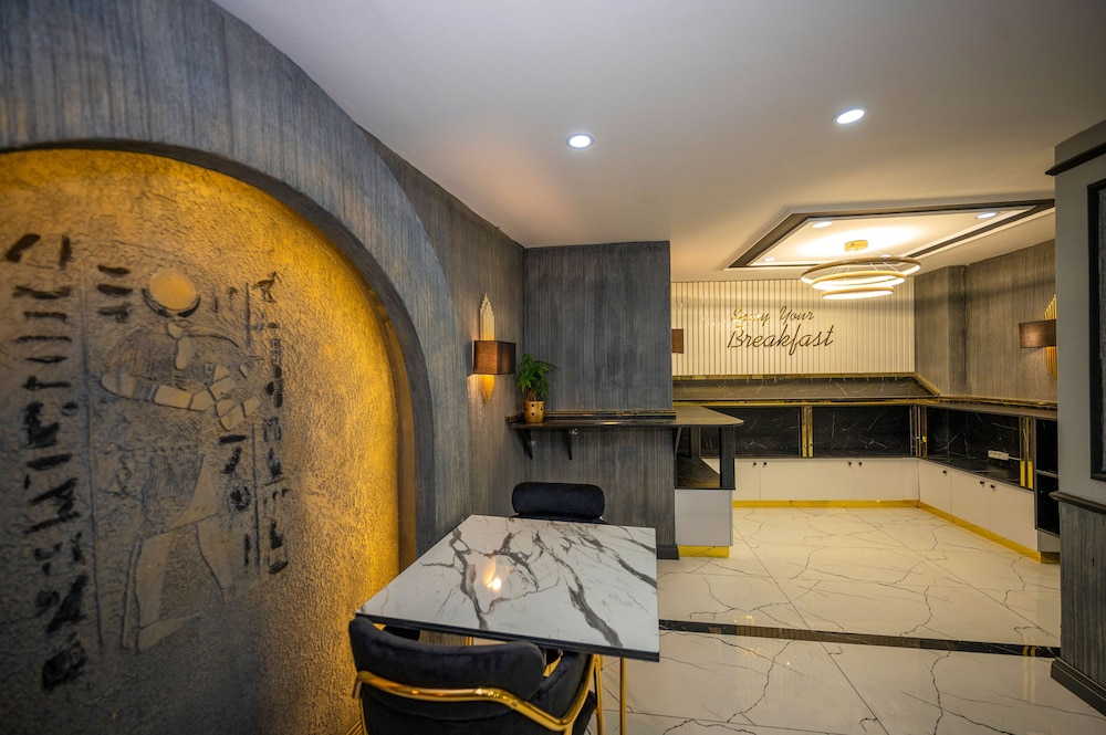 California Otel - Image 45