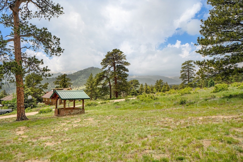 Frontier Mountain Retreat - Monthly Long-term Vacation Rental 30 Days Minimum -- Estes Park 1 Bedroom Apts by RedAwning - Property Image 2