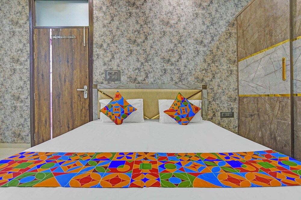 Fabhotel Shubh Palace