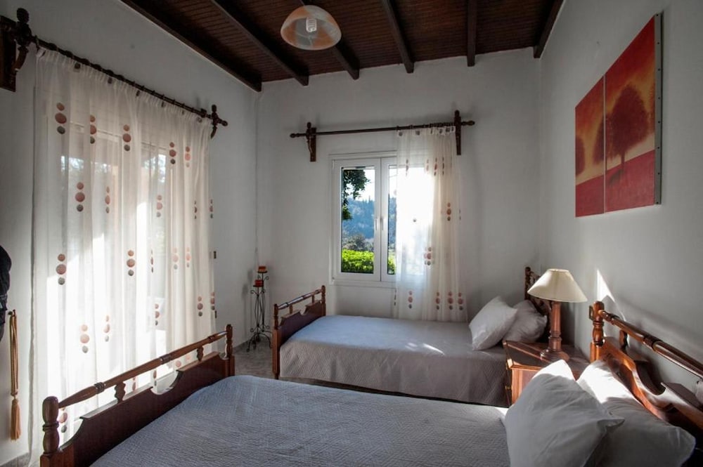 Green Yard Retreat - Family Getaway in Sidari Corfu