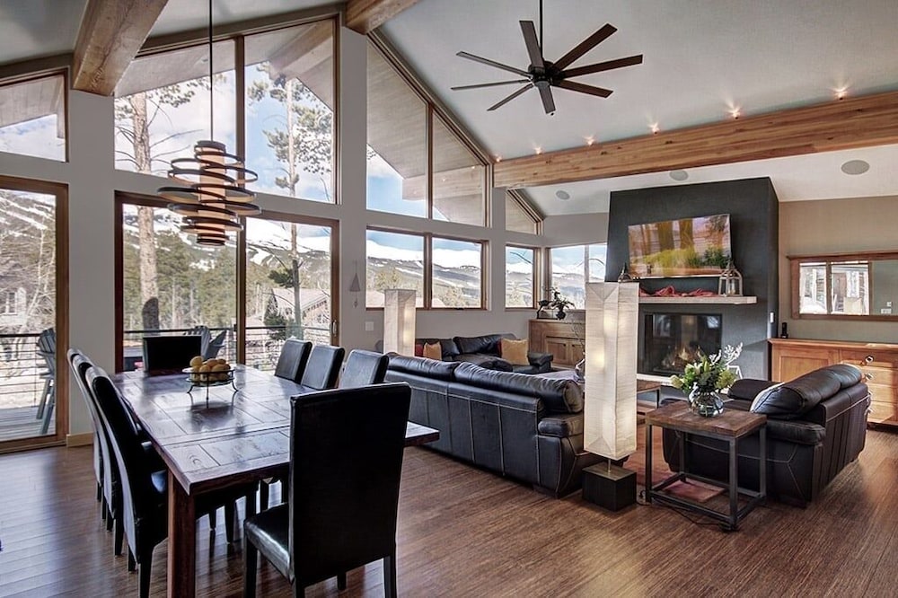 Cloud 4 Bedroom Home by RedAwning