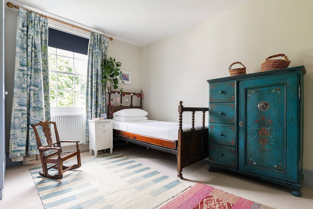 Rochester Road II by Onefinestay