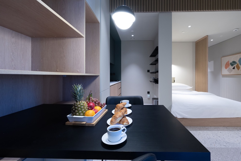 Upside Living Studio With Burj Views - Business Travelers