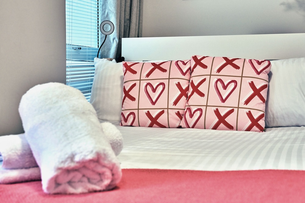 Hotel Portrush by the Sea - Princess Green - Image 1