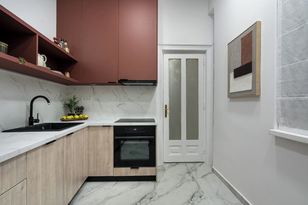 Refined & Spacious 3-Bedroom Flat Near Cismigiu, Balcony with Boulevard Views