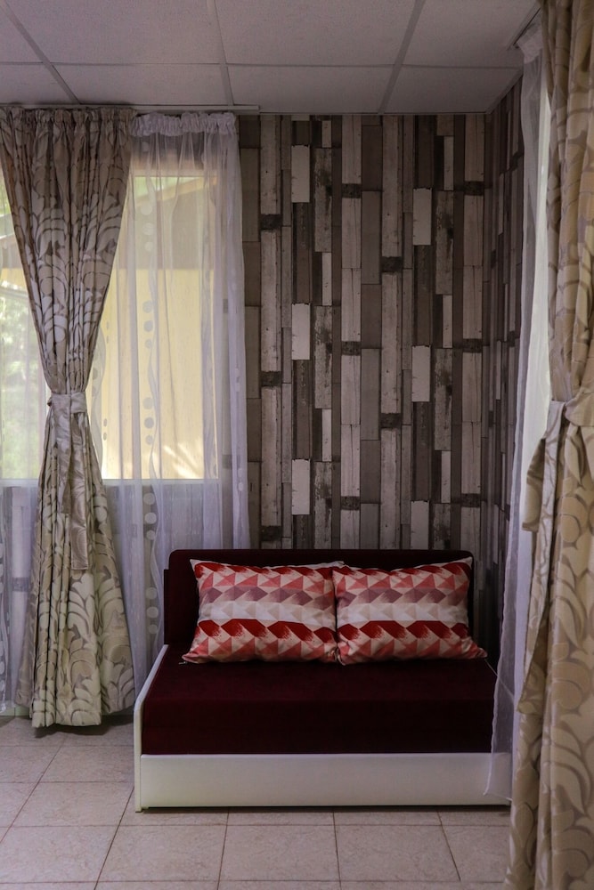 Comfortable Bungalow for two in the Heart of the Forest view 5