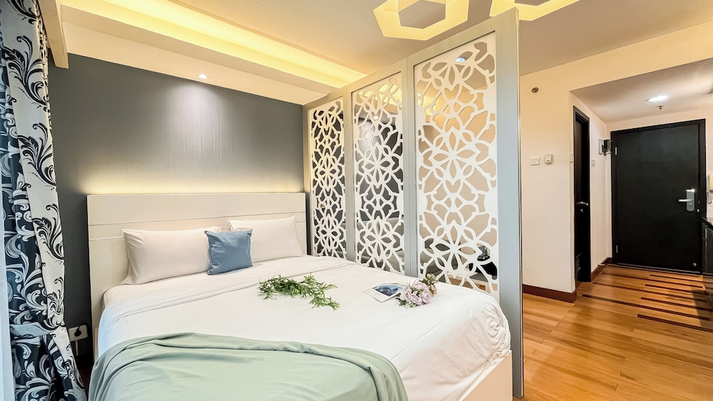 Good Location Studio At Apartment Tamansari The Hive Near Lrt Station