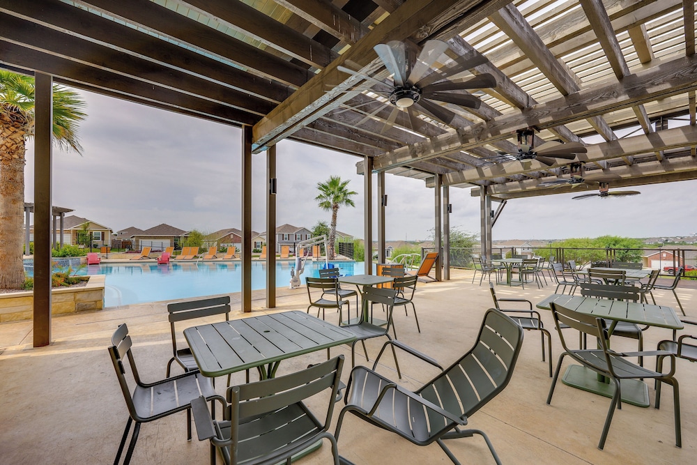 Pool Access: Family Home w/ Yard Near Lackland AFB
