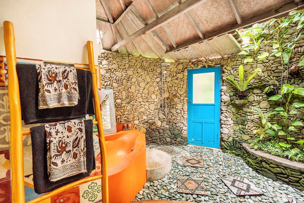 Barong Retreat Villa Ubud with Hammock Terrace, Garden & Koi Pond