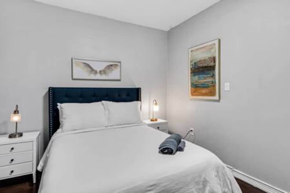 427 NE 107th Studio 6BR 3BA 7 Beds Pool Parking 2 Kitchen
