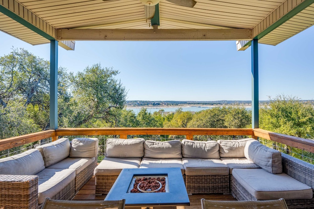 4 3 two King Beds Perfect Sunset Lake Views Pickleball Fire pit Lvl2 EV POA Pool