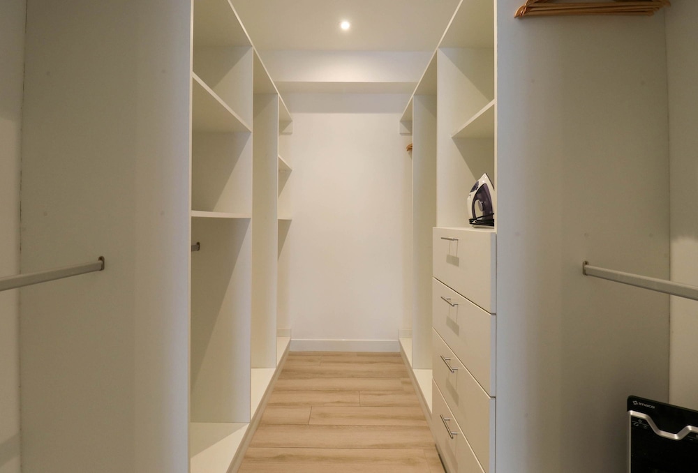 w Charming 2BR w Balcony in Miraflores