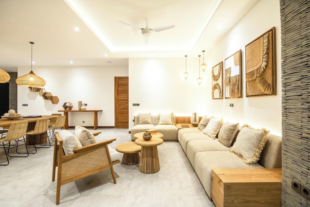 Brand New 4br Villa 400 to Finns Canggu