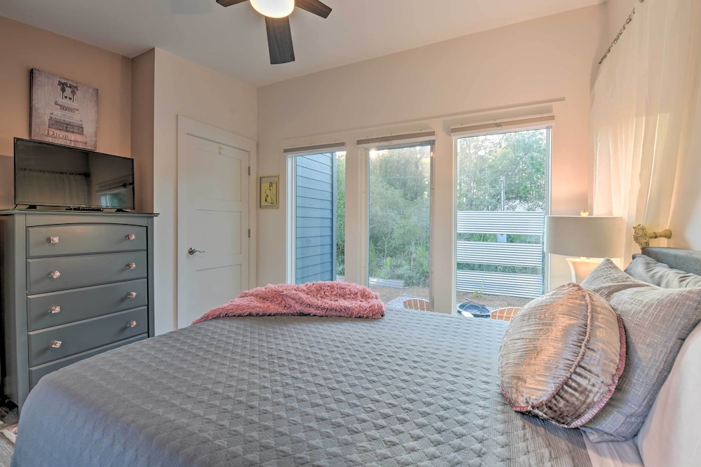 Mid-century Modern Beach Cottage With Fire Pit!