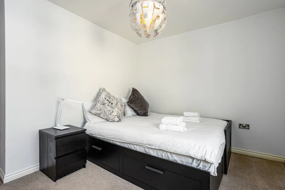 Comfy 2 Bedroom Apartment Near Edinburgh City Centre view 5