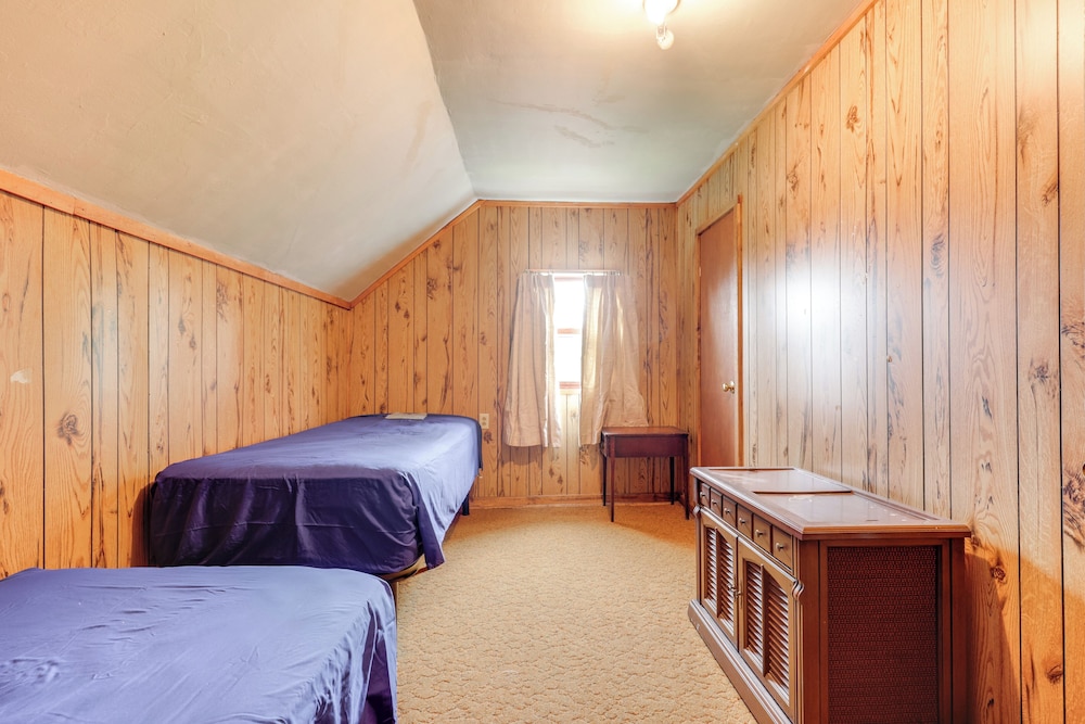 4 Mi to Gordon Lake: Cozy Retreat in Glidden!