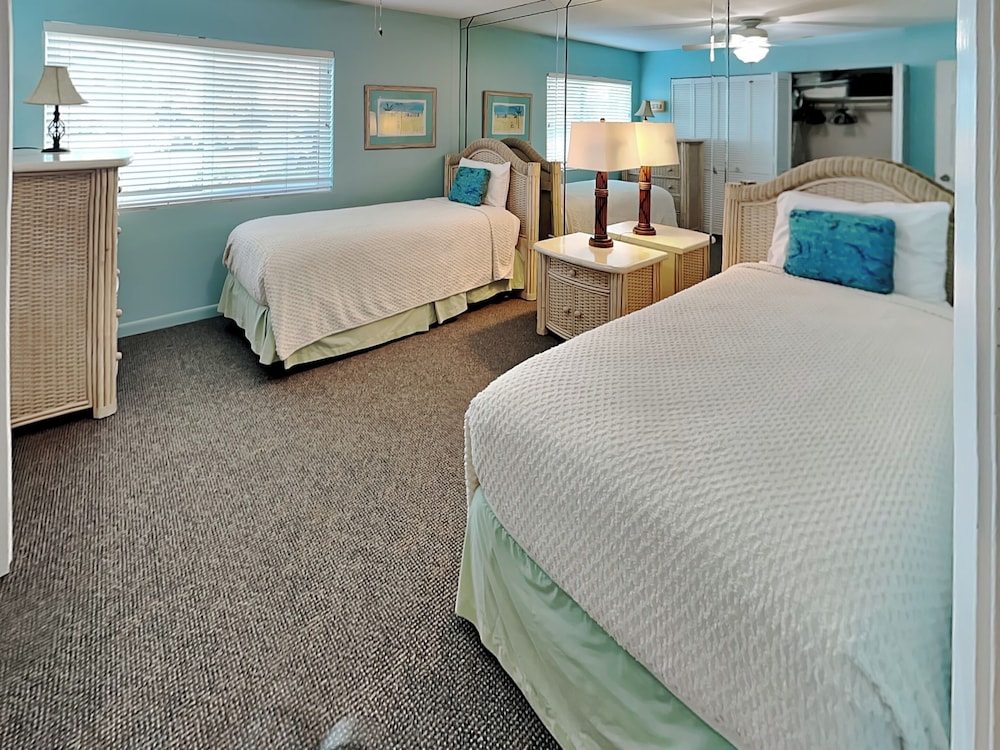 Jacksonville Beach Costa Verde 2319-102 by Distinctive Beach Rentals