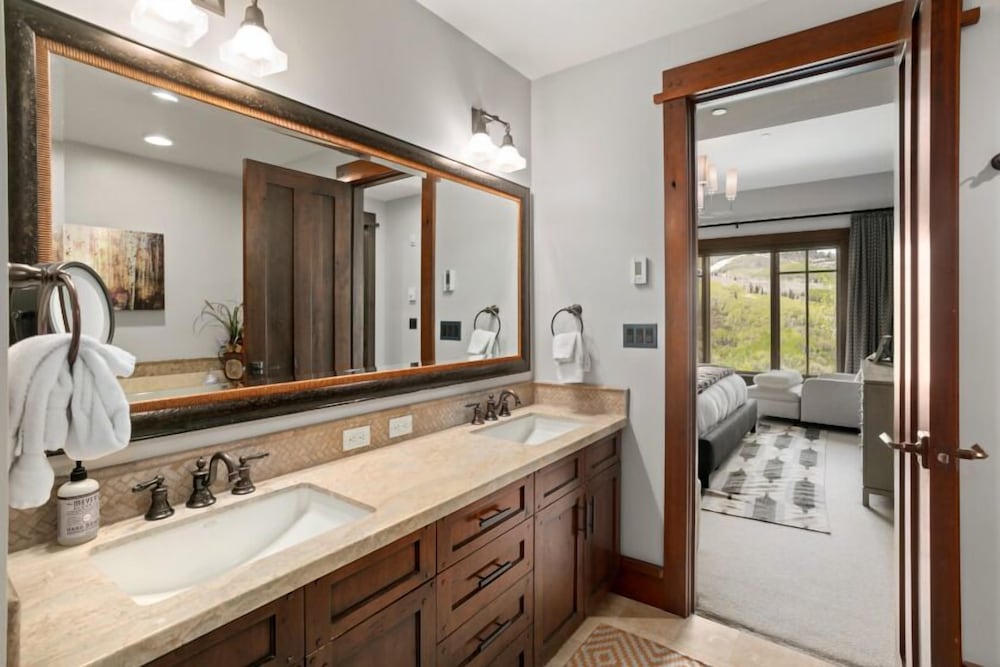 Arrowleaf Lodge- Three Bedroom Residence #307 3 Condo