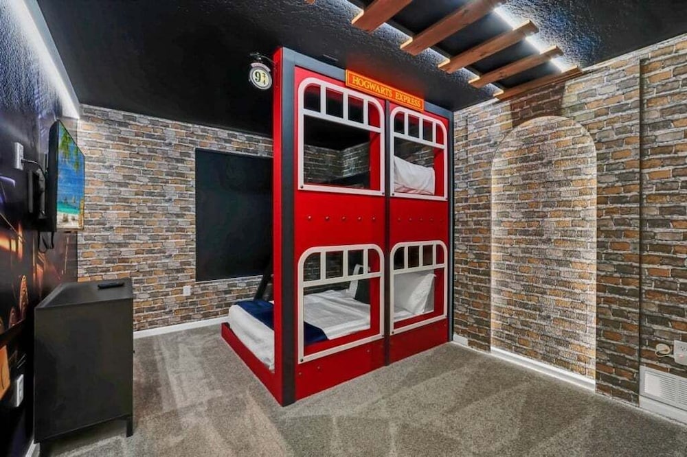 5 Bed 4.5 Bath Townhouse W/ Pool Solara 2307dist 5 Bedroom Townhouse