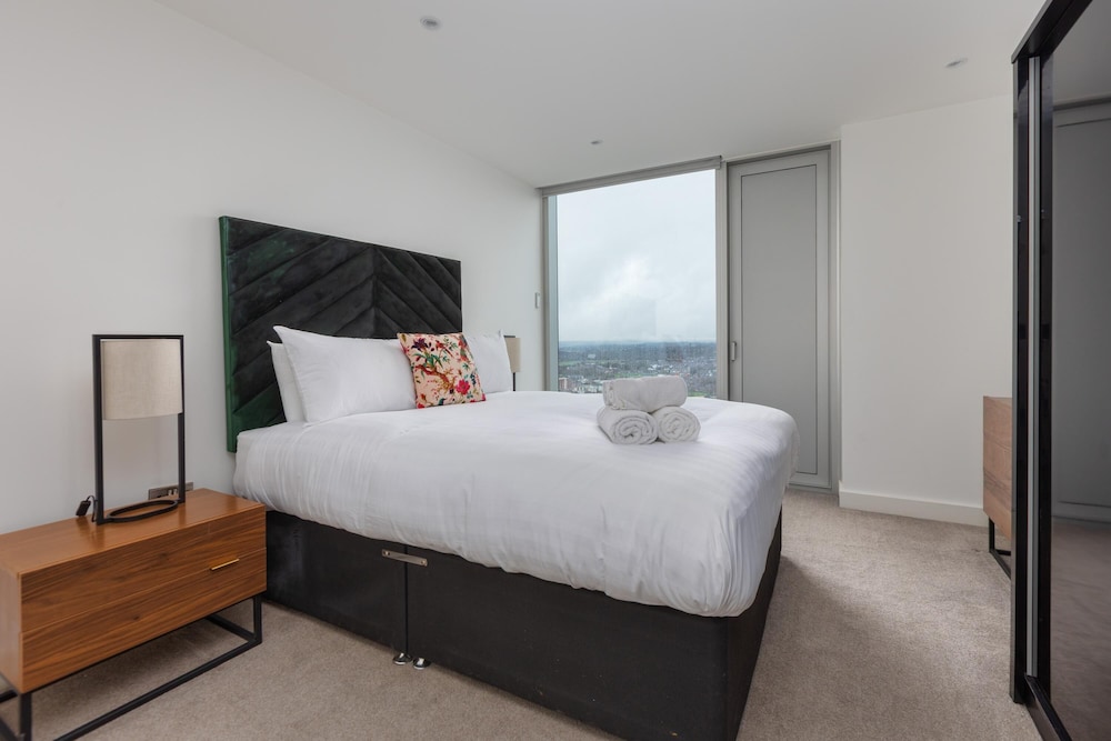 Stylish Flat for City Living view 2