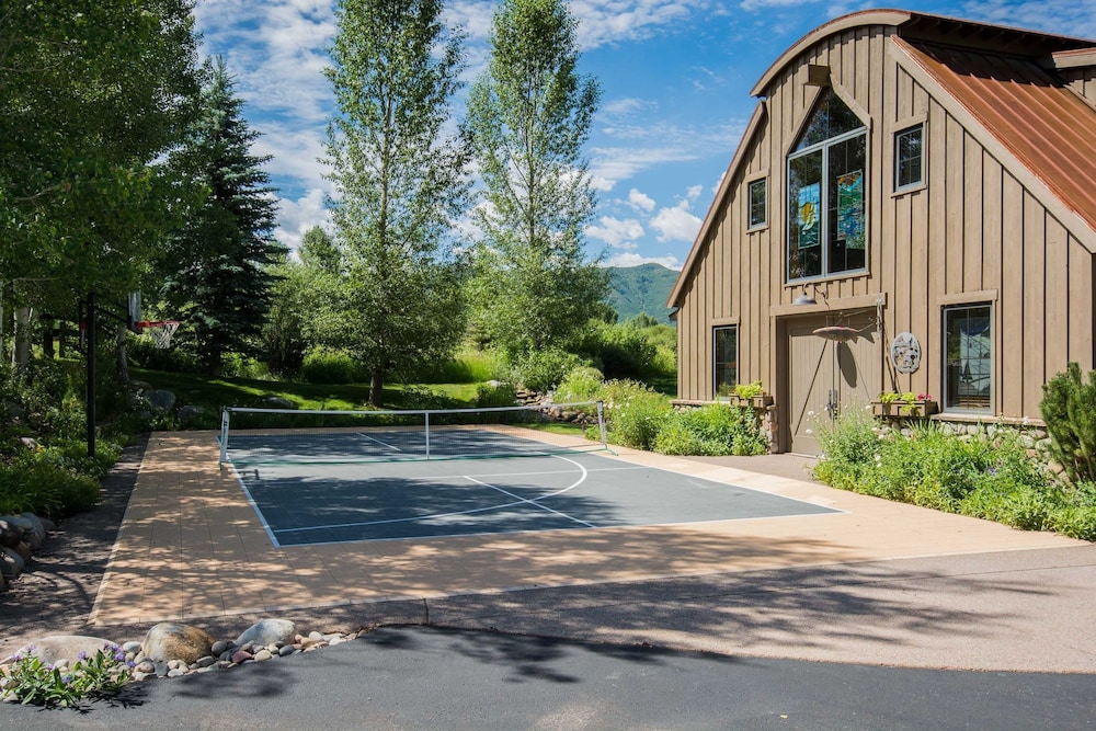 Twin Creeks Ranch Luxury Aspen Group Retreat 25-acres Guest House