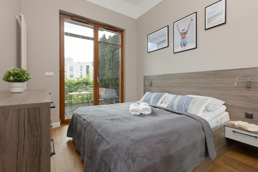 Spacious Apartment Bergamotki by Renters view 3