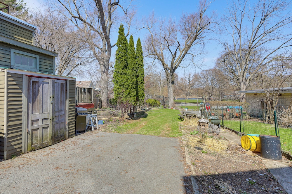 1 Mi to Dtwn: Apartment in Schenectady