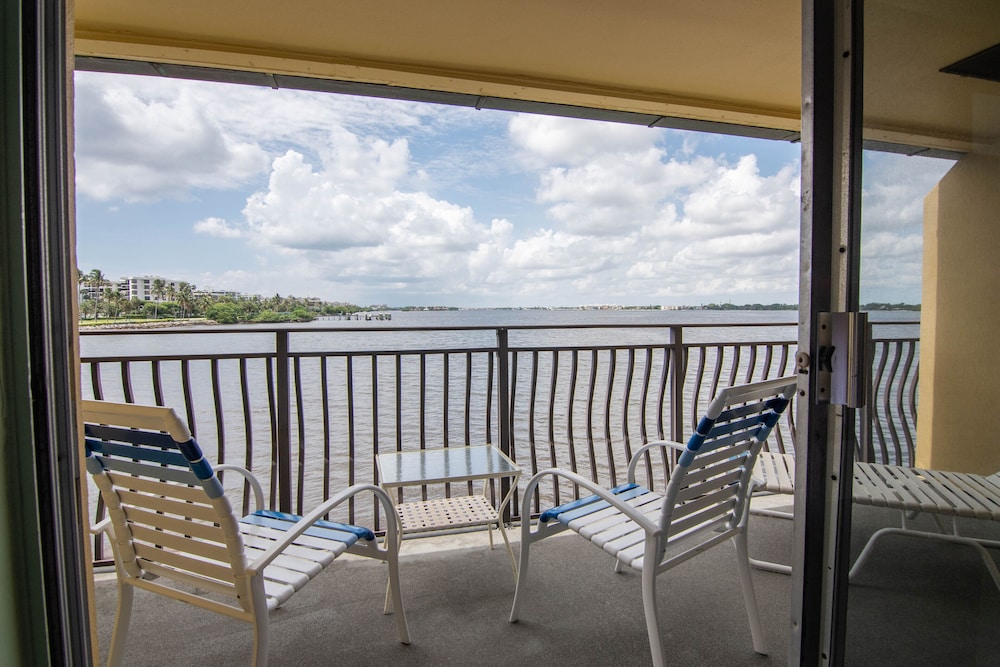 Palm Beach Waterfront Suites