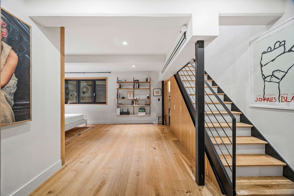 Havemeyer by Rove Travel Duplex Loft w Terrace