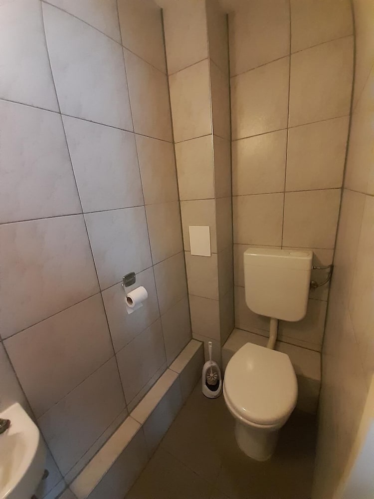 2-Rent Group Hostel Rooms&Apartments TUB19A