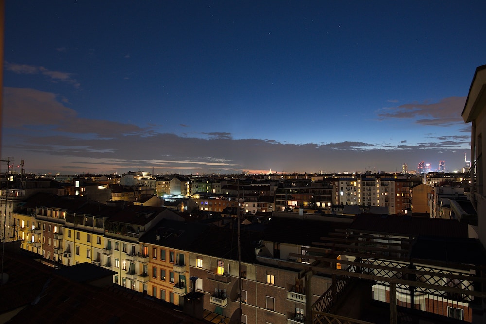 Milan Skyline Apartment, Città Studi, 1 min Metro, Terrace, Wifi, Netflix