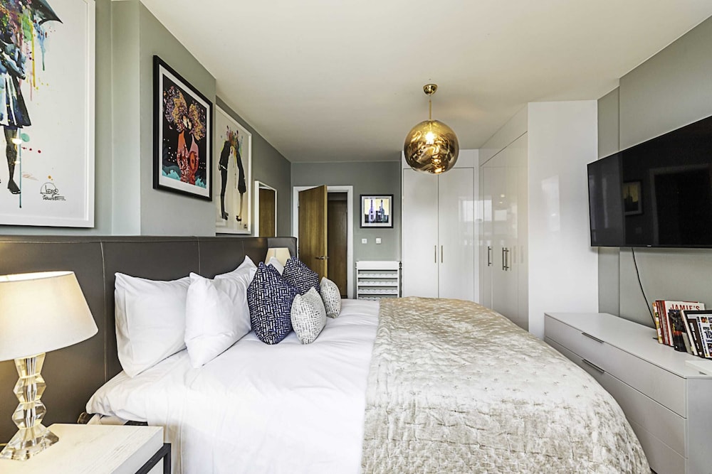 Beautiful One Bed Apartment in East Putney view 3